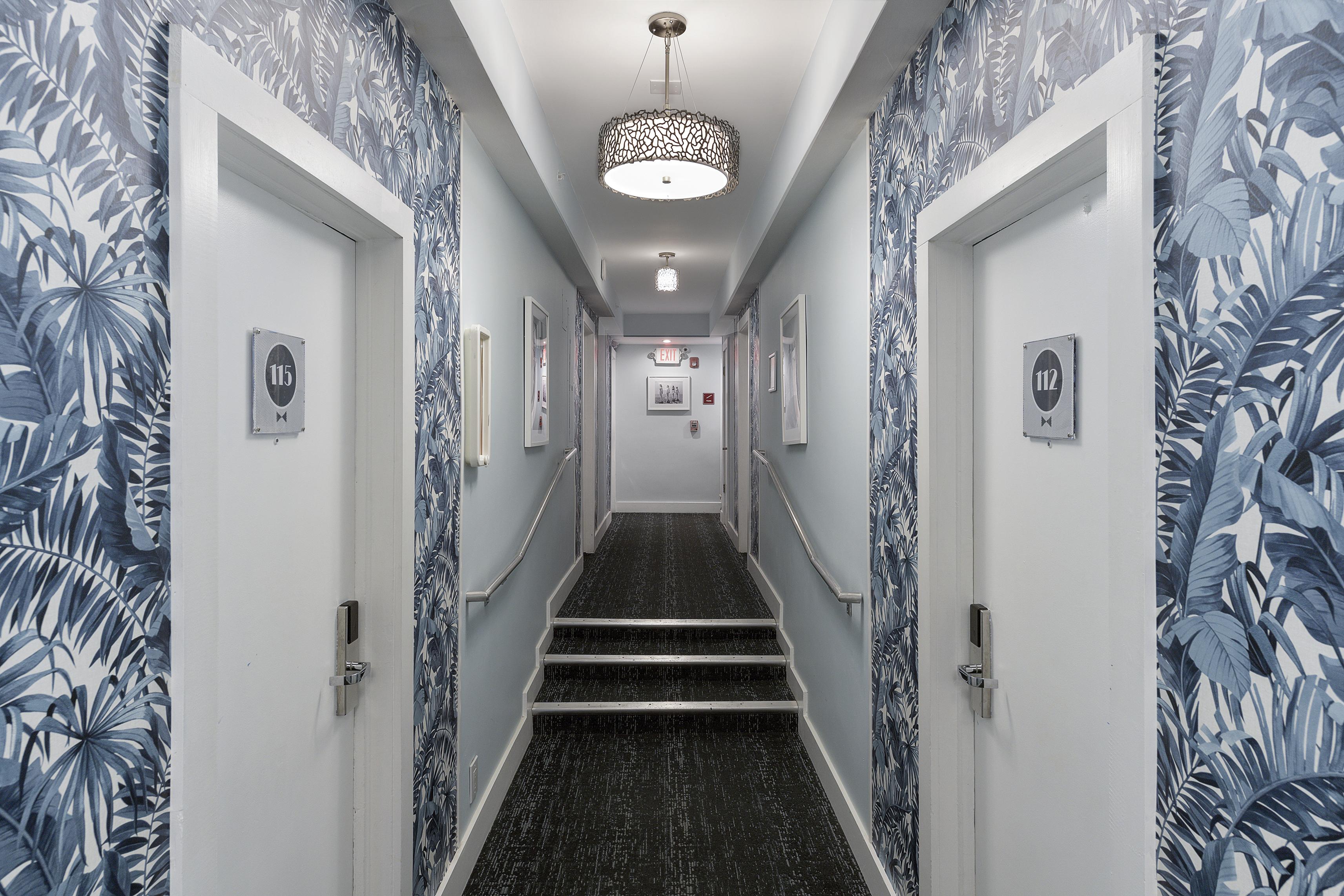 Penguin Hotel Маями Бийч Екстериор снимка